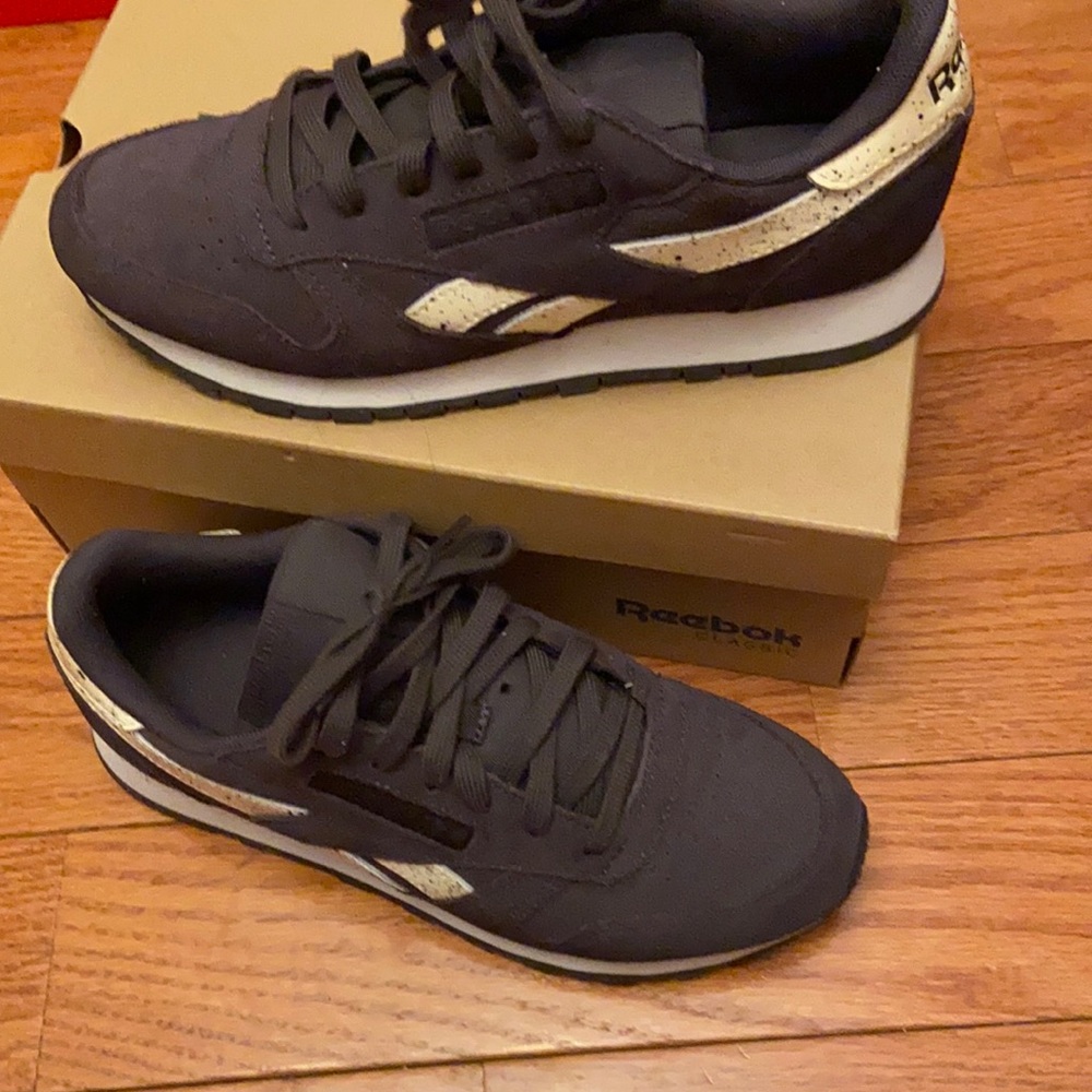 Reebox classic purple gently worn